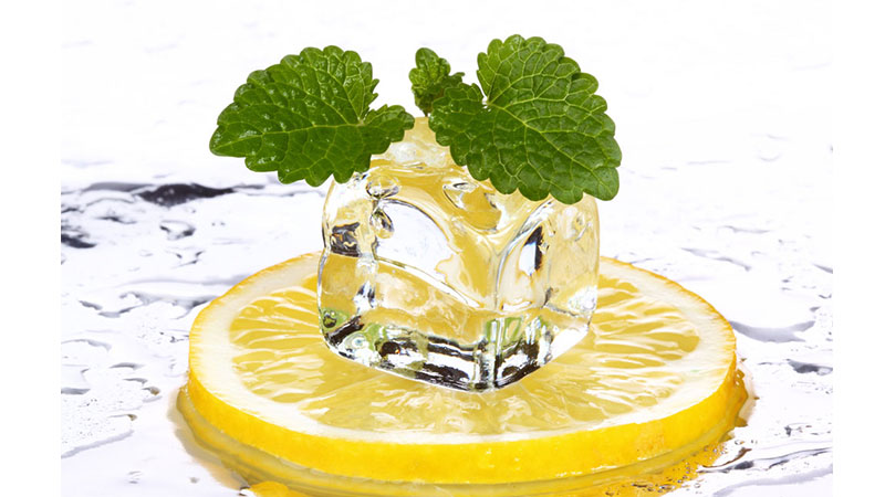 正確清洗制冰機(jī),食用冰塊更放心