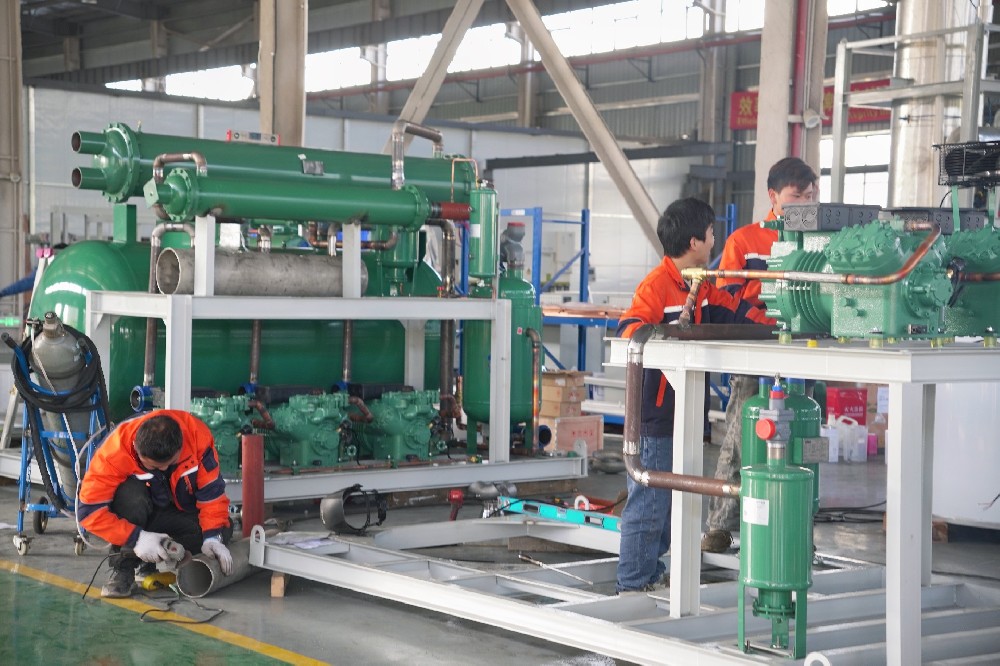 寒冬將至，冰勛制冷車間卻熱火朝天